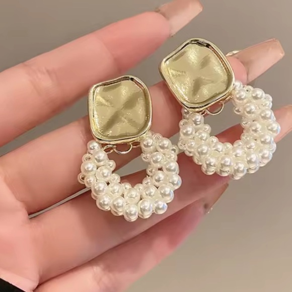 Zara Jewelry - Zara Gold and White Pearl Earrings